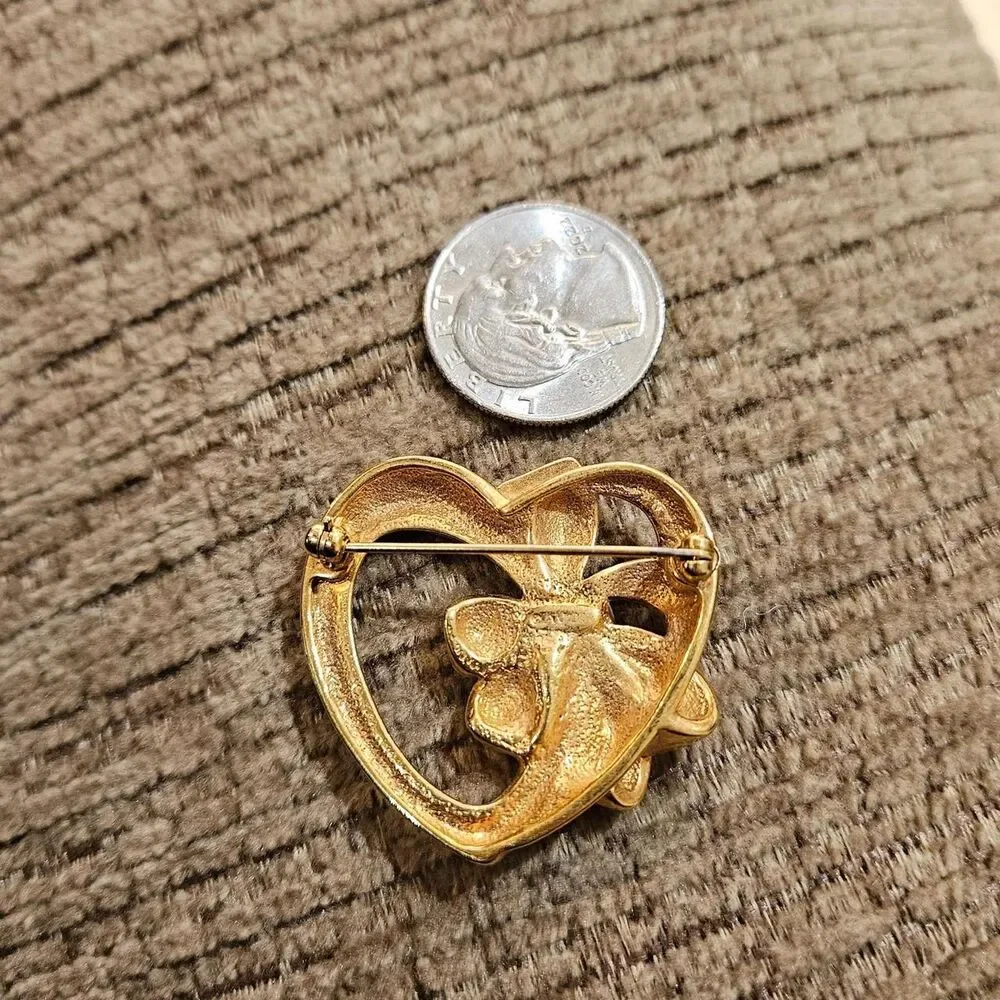vintage coquette cottagecore heart faux amethyst gold tone brooch